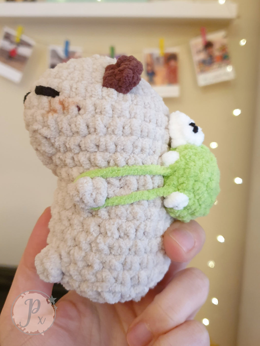 Capibara con mochila